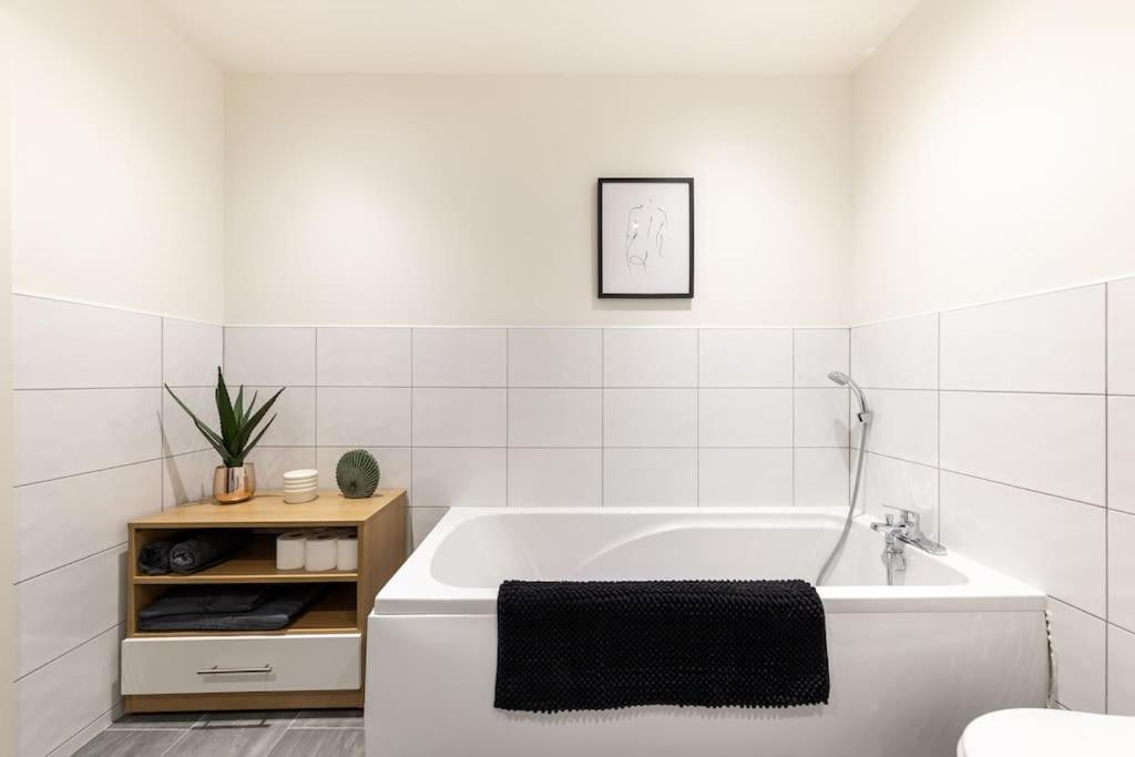2 Bed Apartment With Pool Table Bradford  Esterno foto